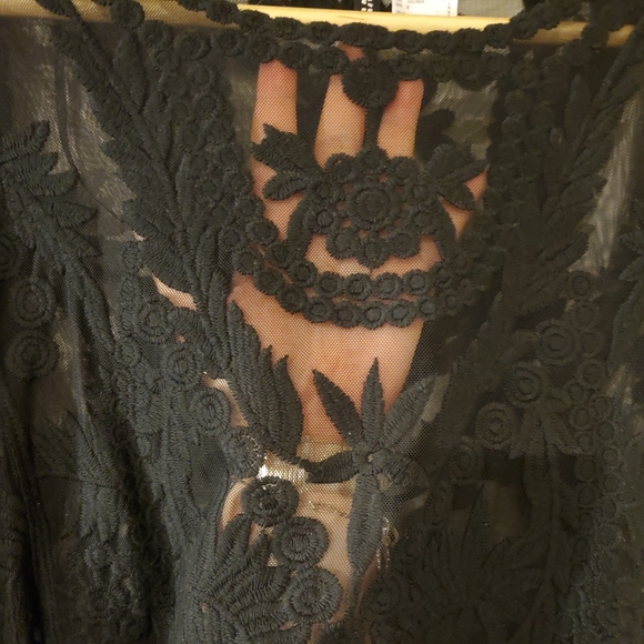 H&M Black Lace Patterned Top - Picture 3 of 7